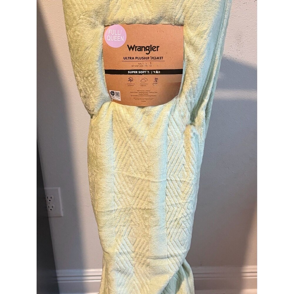 Wrangler Plush Chevron Full/Queen Throw Blanket in Pale Green
